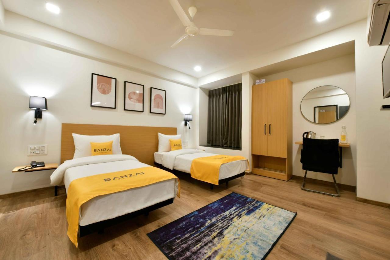 Banzai Rooms Nashik Buitenkant foto