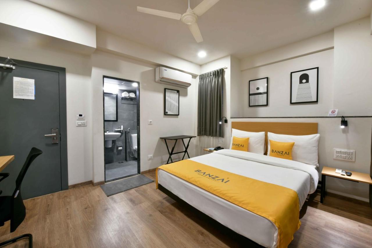 Banzai Rooms Nashik Buitenkant foto