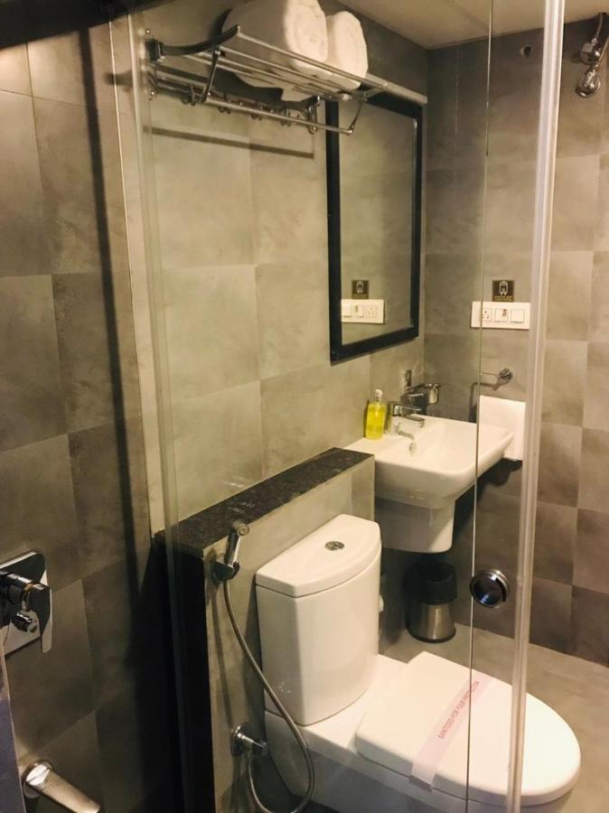 Banzai Rooms Nashik Buitenkant foto