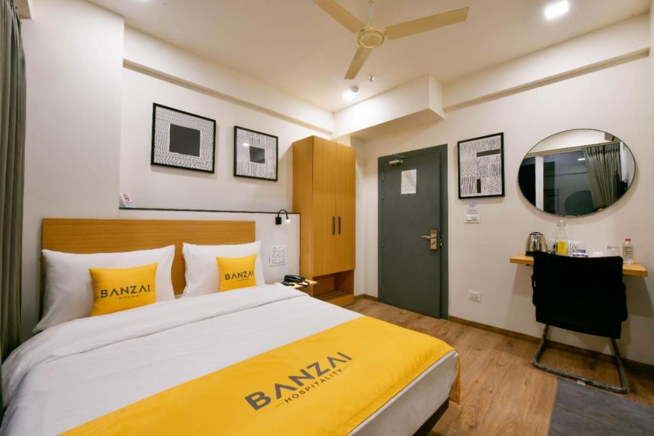 Banzai Rooms Nashik Buitenkant foto