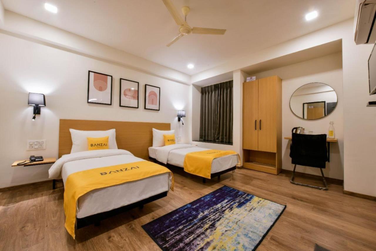 Banzai Rooms Nashik Buitenkant foto