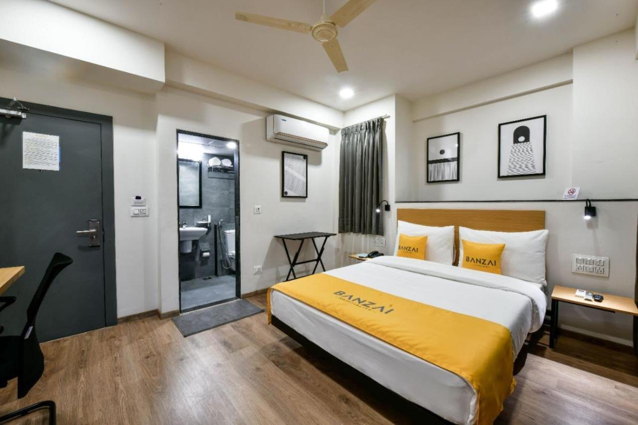 Banzai Rooms Nashik Buitenkant foto