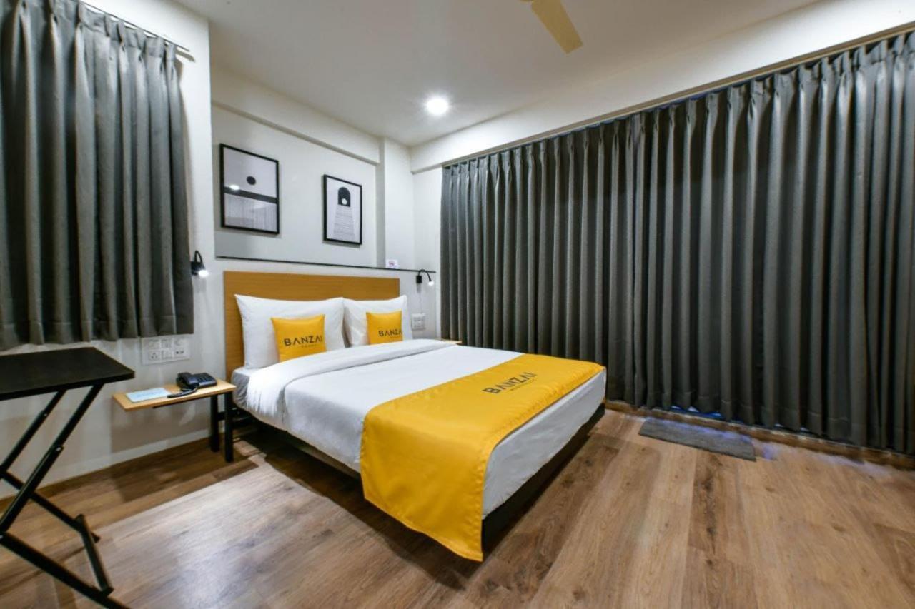 Banzai Rooms Nashik Buitenkant foto