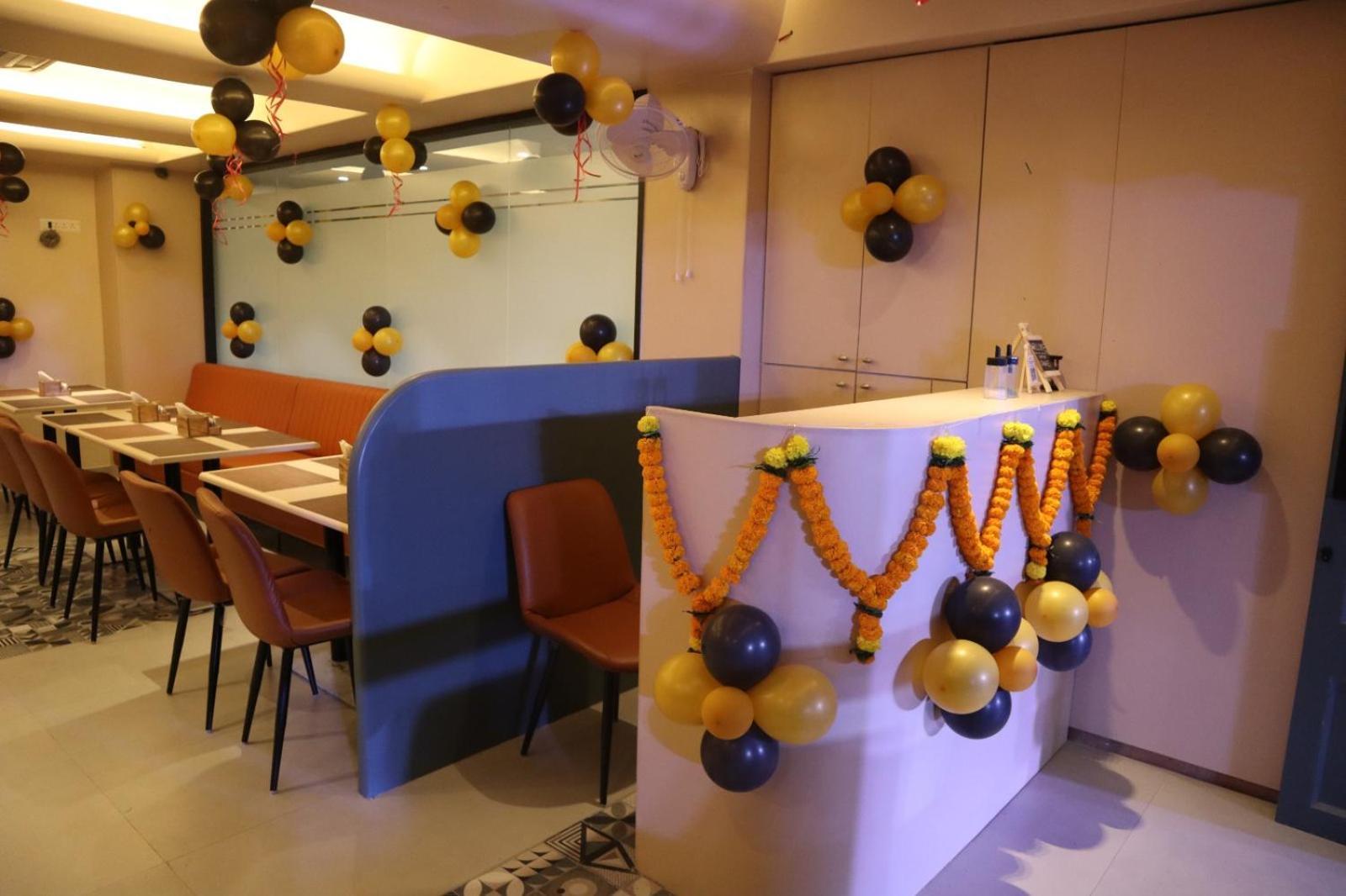 Banzai Rooms Nashik Buitenkant foto