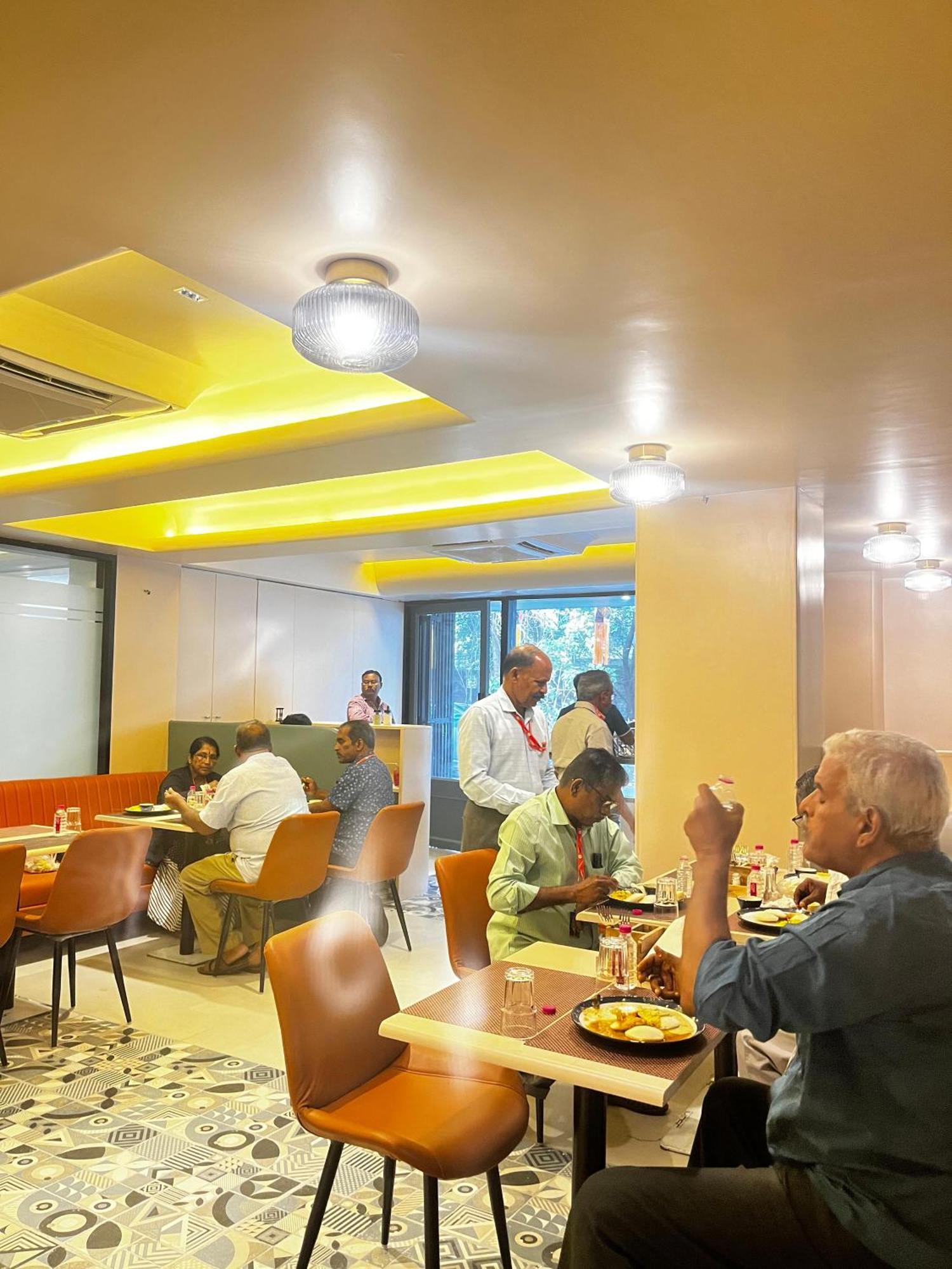 Banzai Rooms Nashik Buitenkant foto