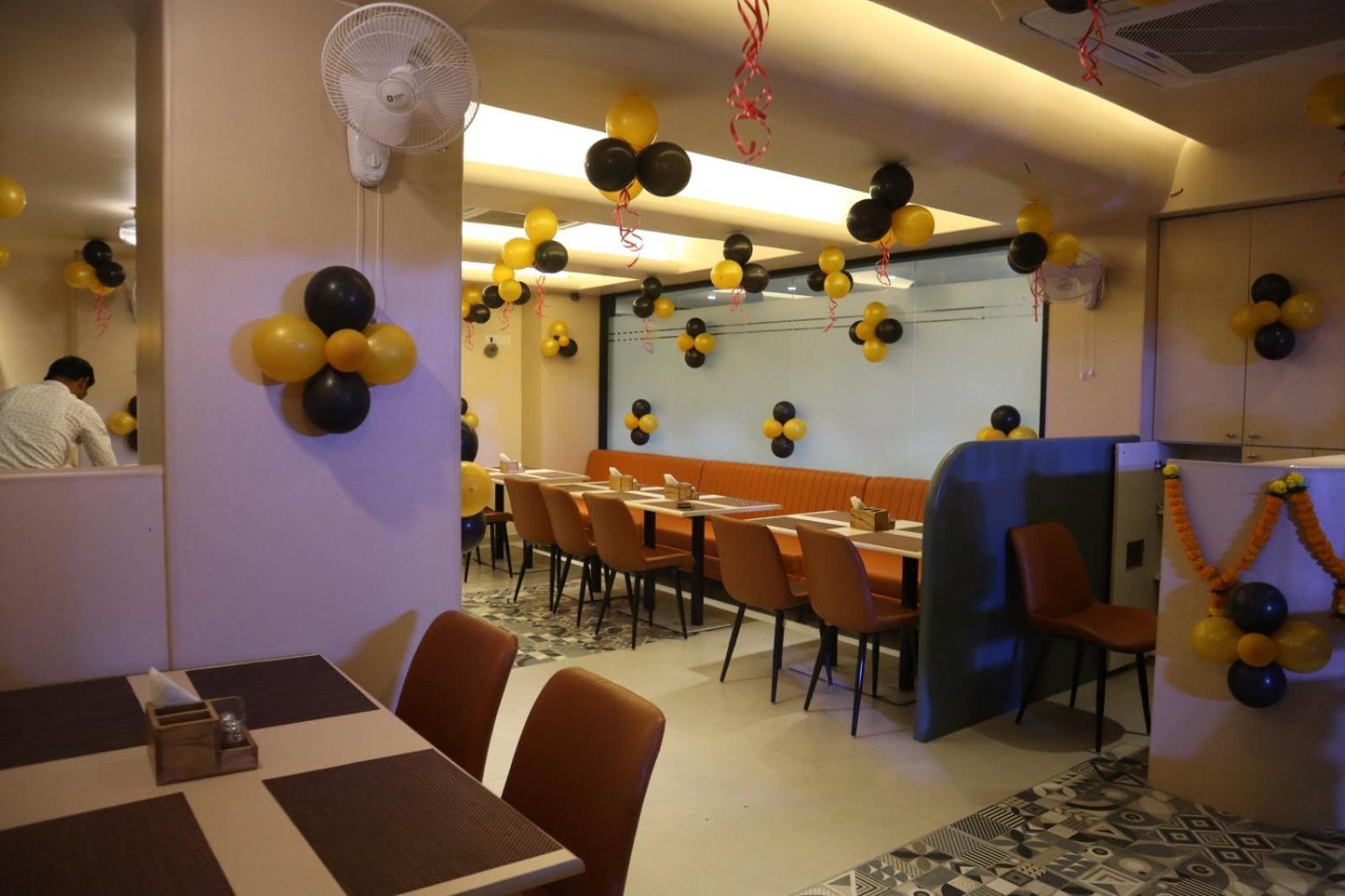 Banzai Rooms Nashik Buitenkant foto